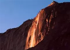  自然奇观之“火瀑布” 