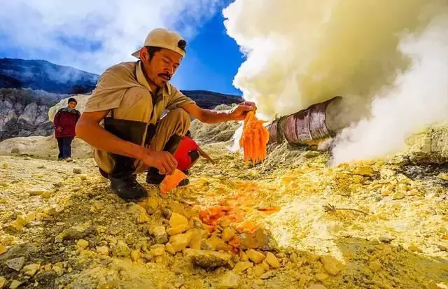 世界上最危险的工作：在印尼采硫磺
