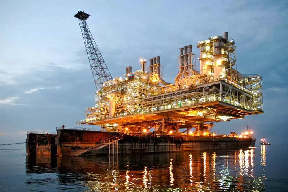 哈萨克斯坦里海油田 - 初中地理图片 - 地理教师