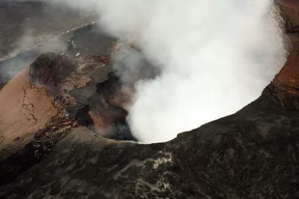 崩裂的火山口 崩裂的火山口
