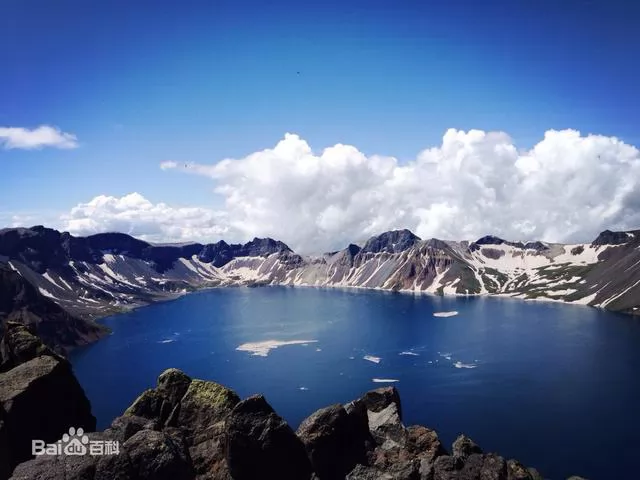 й